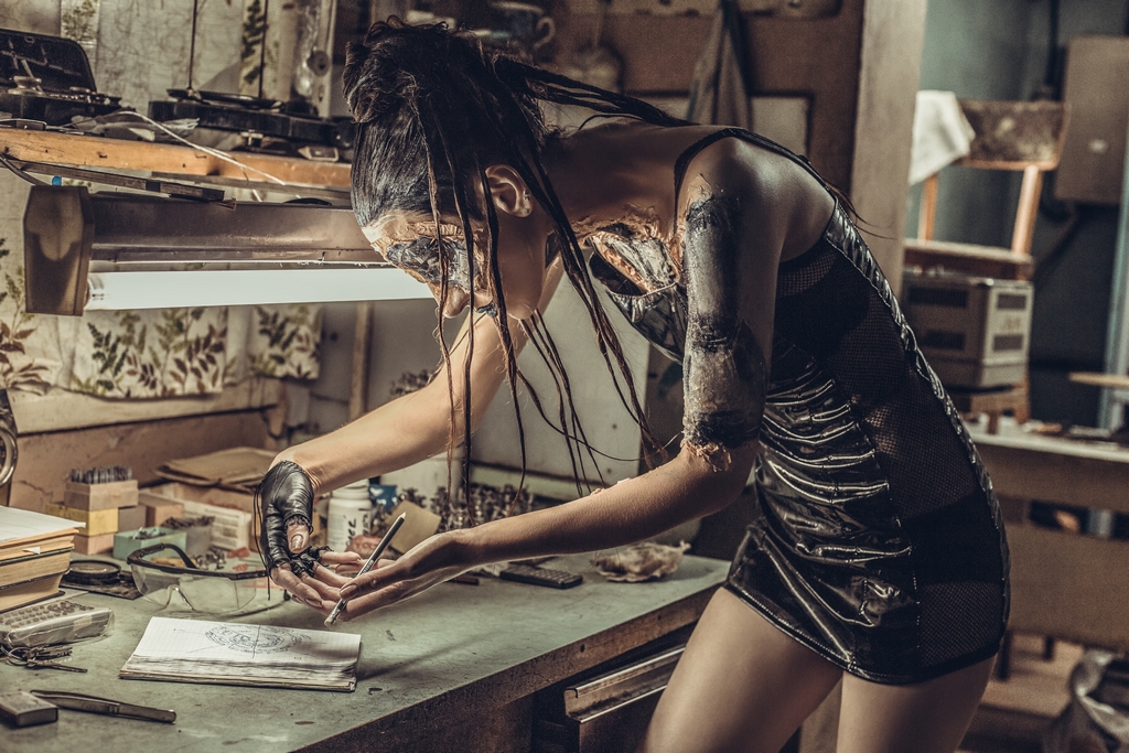 Девушка робот