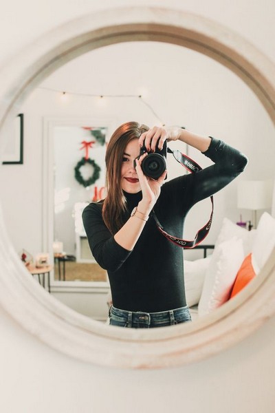 Девушка с фотоаппаратом