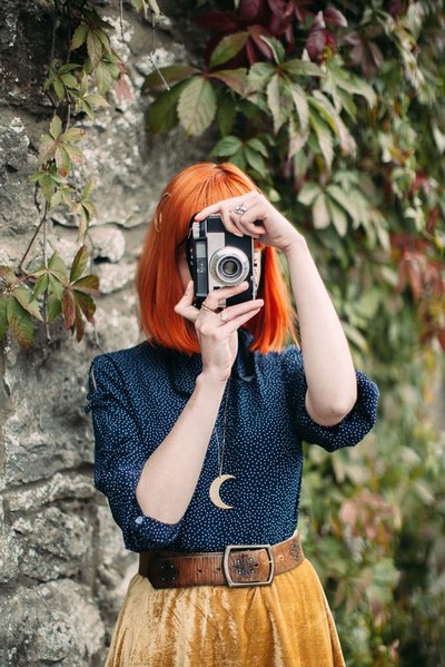 Девушка с фотоаппаратом