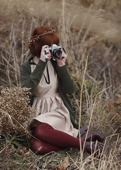 Фотография девушки с фотоаппаратом