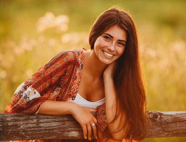 Весенний портрет с размытым фоном