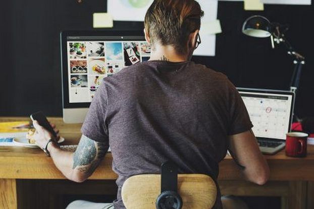 Кто покупает на фотостоках