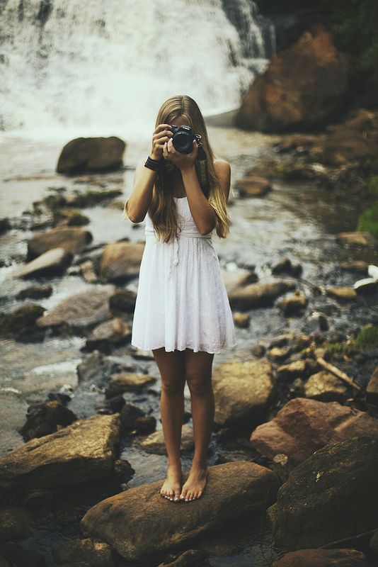 Девушка с фотоаппаратом