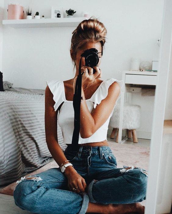 Девушка с фотоаппаратом