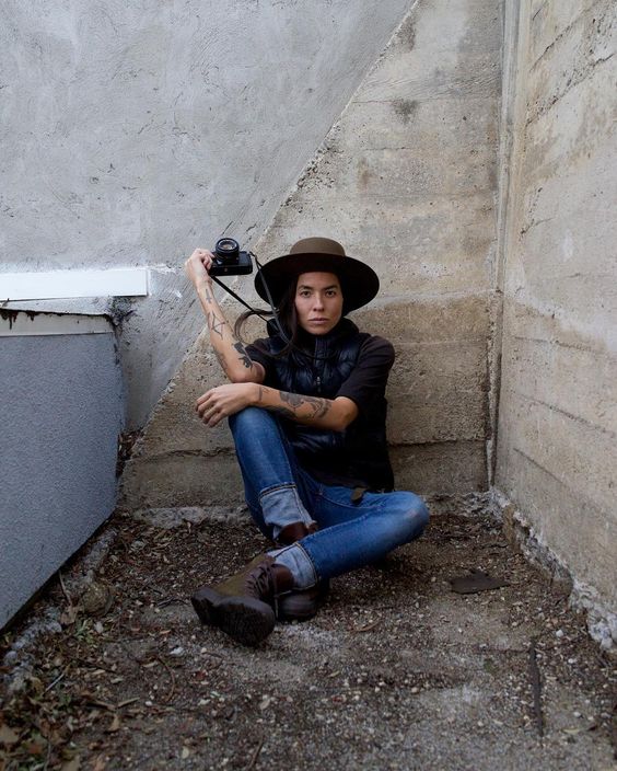 Девушка с фотоаппаратом