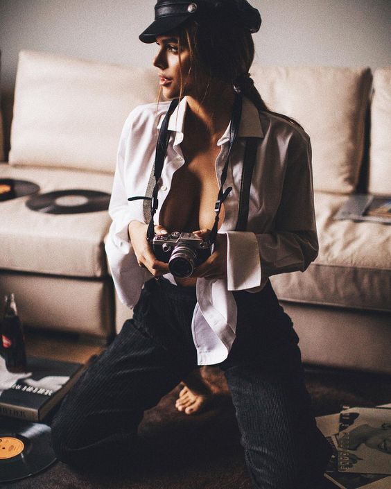 Девушка с фотоаппаратом