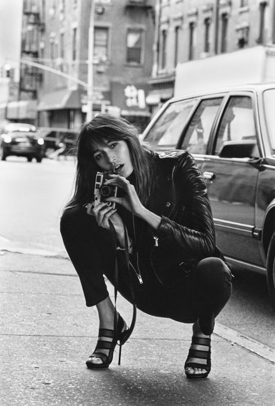 Девушка с фотоаппаратом