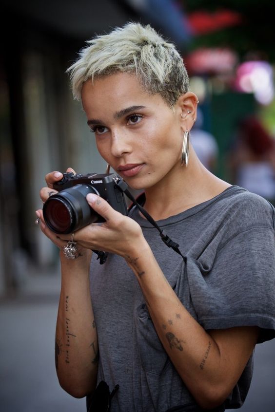 Девушка с фотоаппаратом