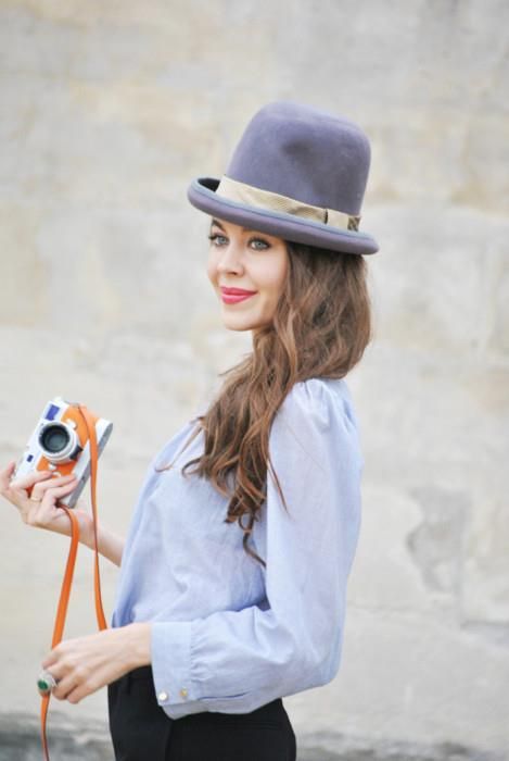 Девушка с фотоаппаратом