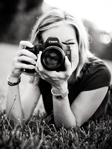 Девушка с фотоаппаратом
